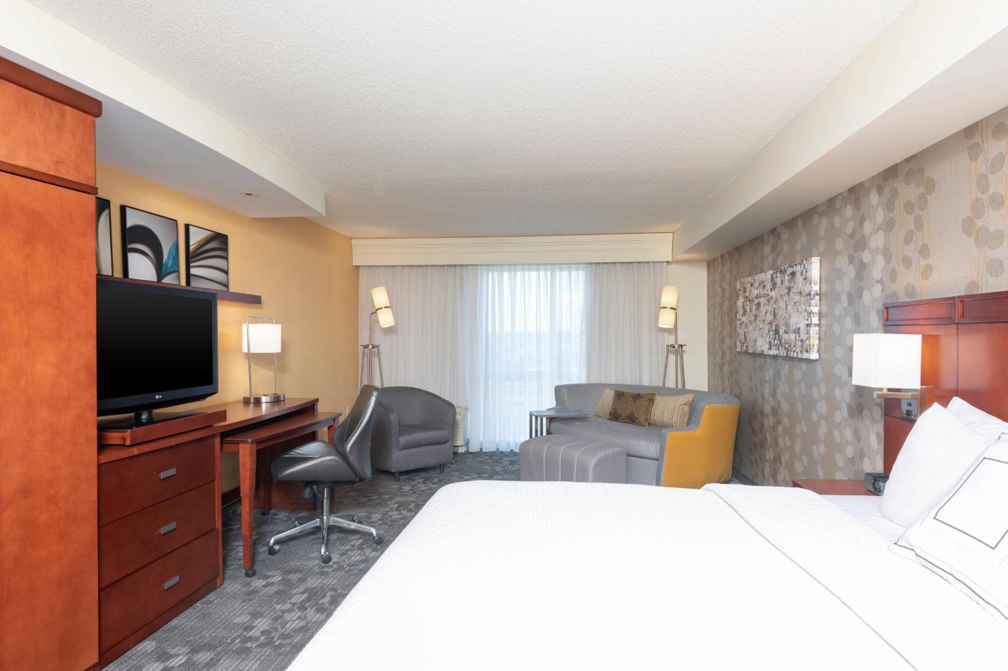 Courtyard Milwaukee Airport Hotel Exterior foto