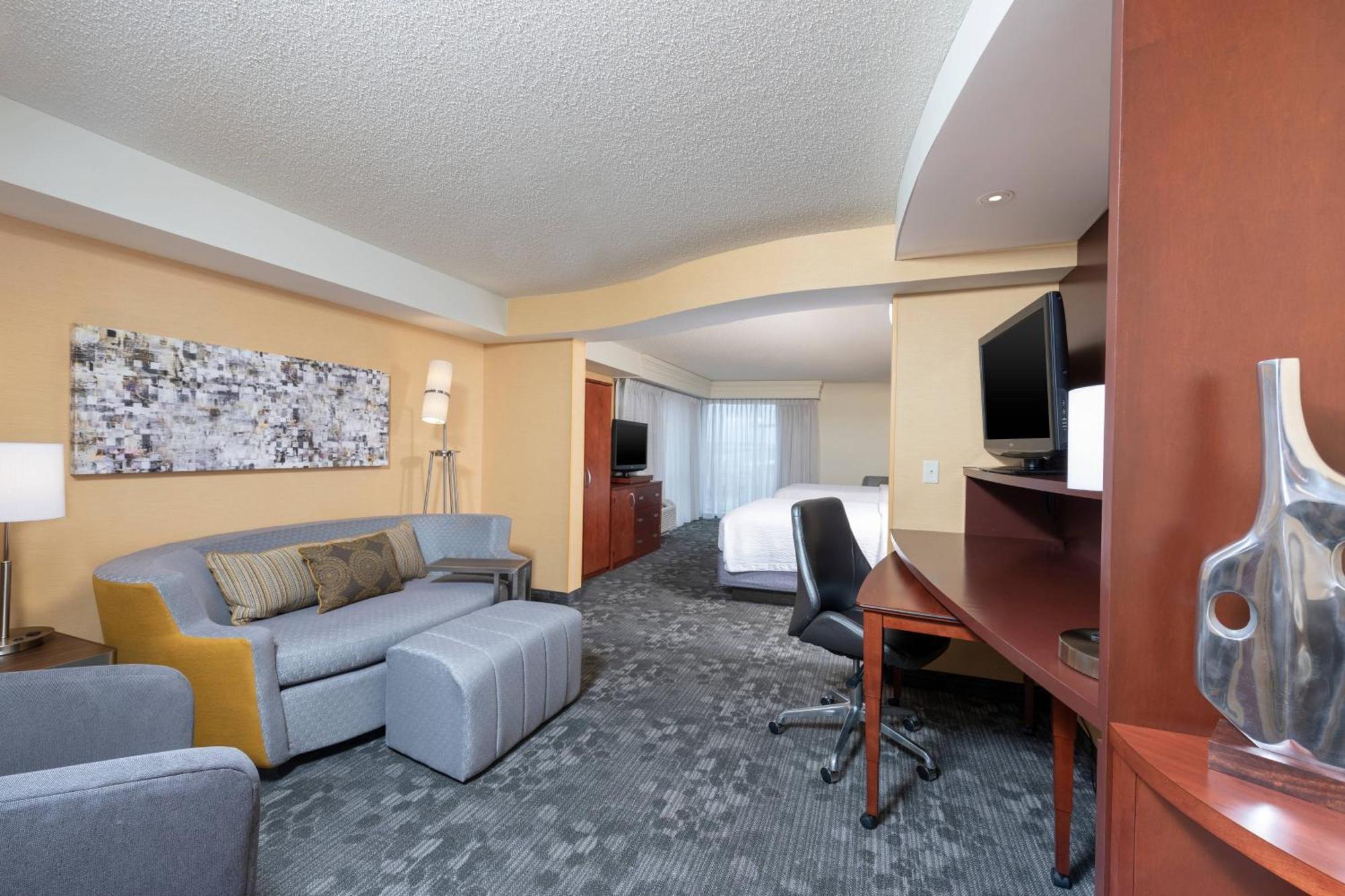 Courtyard Milwaukee Airport Hotel Exterior foto