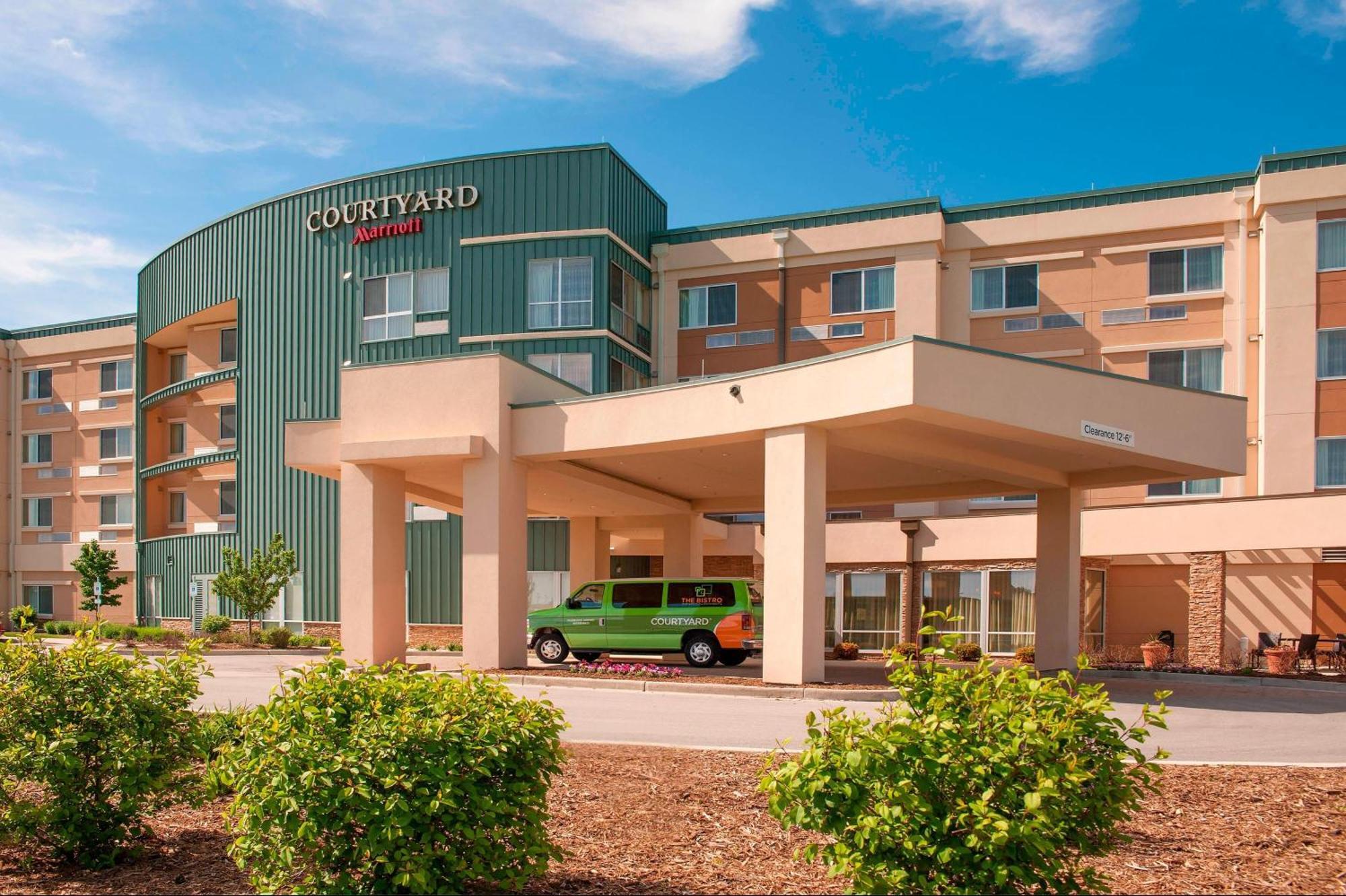 Courtyard Milwaukee Airport Hotel Exterior foto