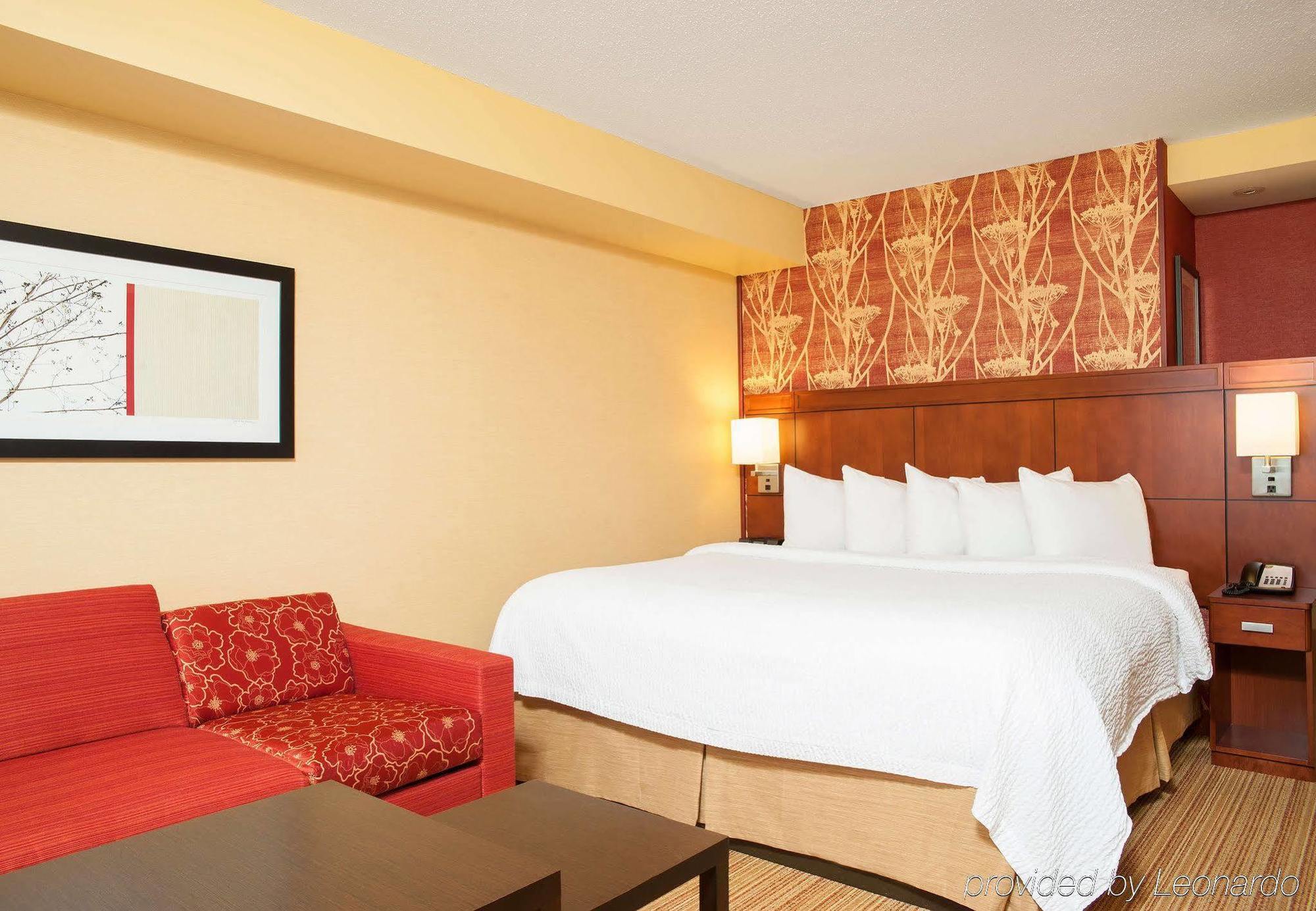 Courtyard Milwaukee Airport Hotel Exterior foto