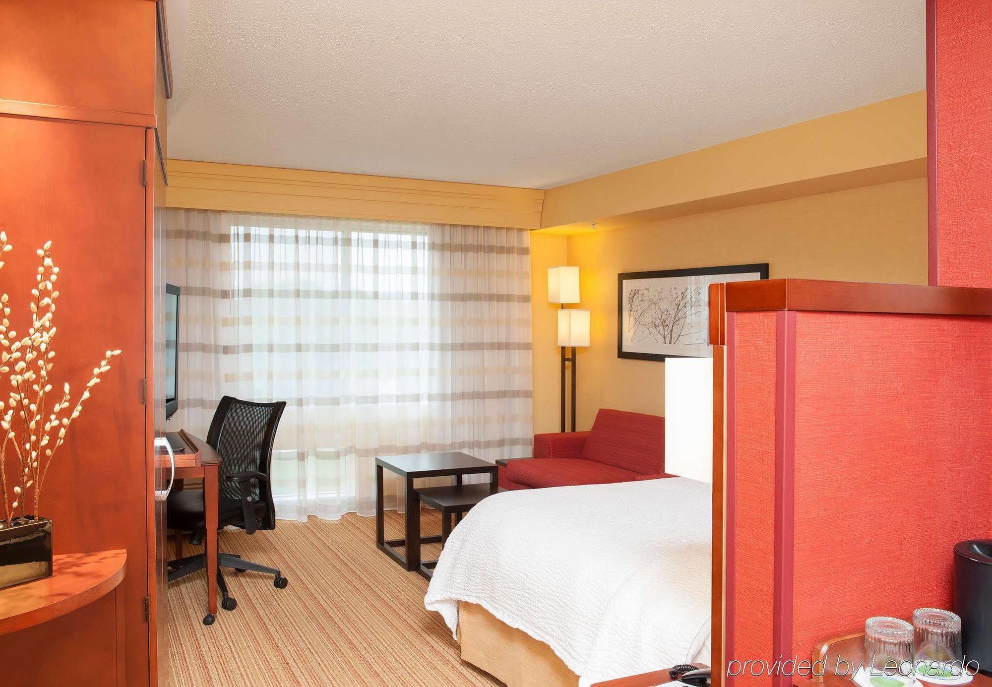 Courtyard Milwaukee Airport Hotel Exterior foto