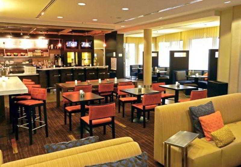 Courtyard Milwaukee Airport Hotel Restaurant foto