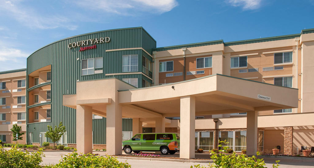 Courtyard Milwaukee Airport Hotel Exterior foto